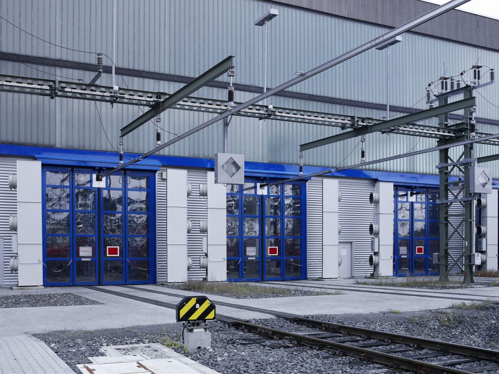 Benefits of a High-Speed Folding Door for Your Industrial Business